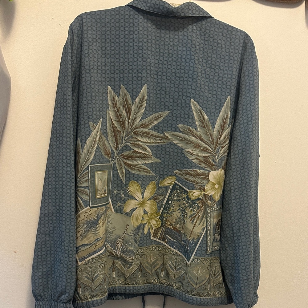 Teddi NWT XL Blue Leaf Print Shirt with Buttons and draw string on bottom - Picture 5 of 7